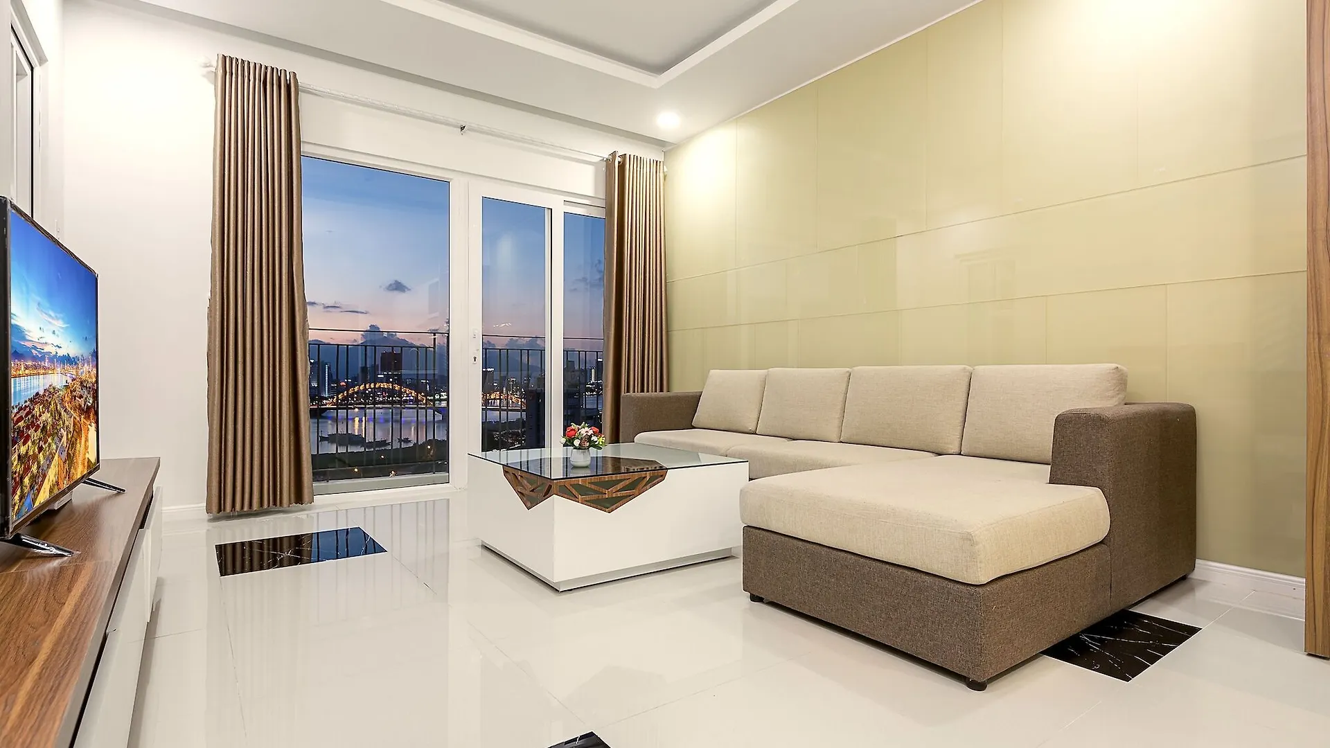 Salalem Monarchy Apartment Han Riverside Son Tra