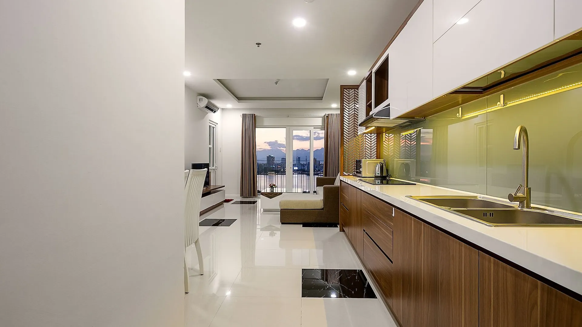 Salalem Monarchy Apartment Han Riverside Son Tra 0*,  Vietnam